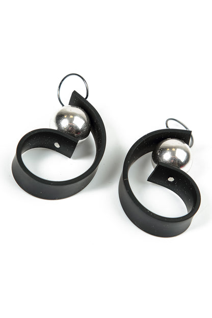 Sculpted Arc Black Rubber Earrings