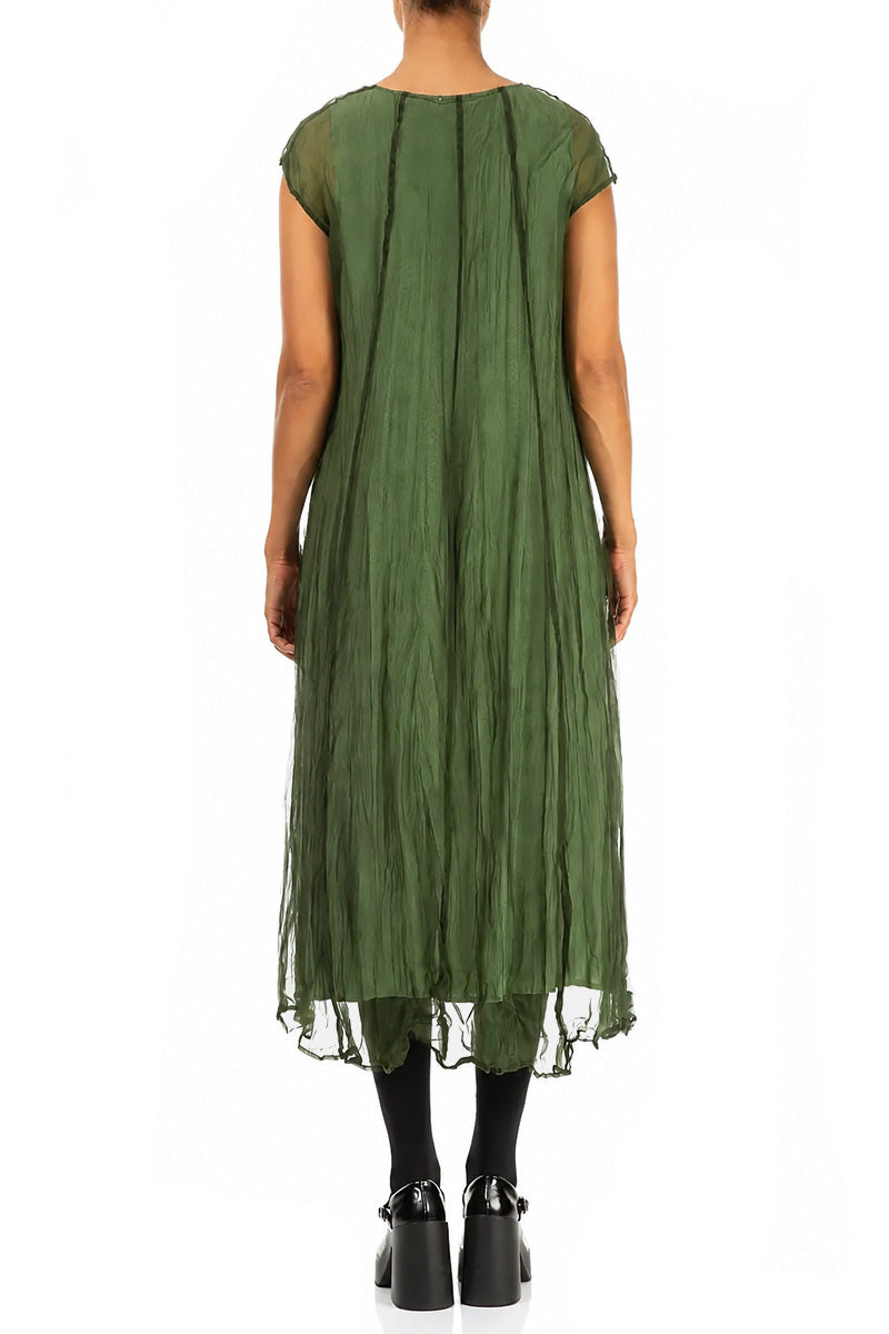 Kleeblattgrünes zerknittertes Seidenchiffon-Kleid