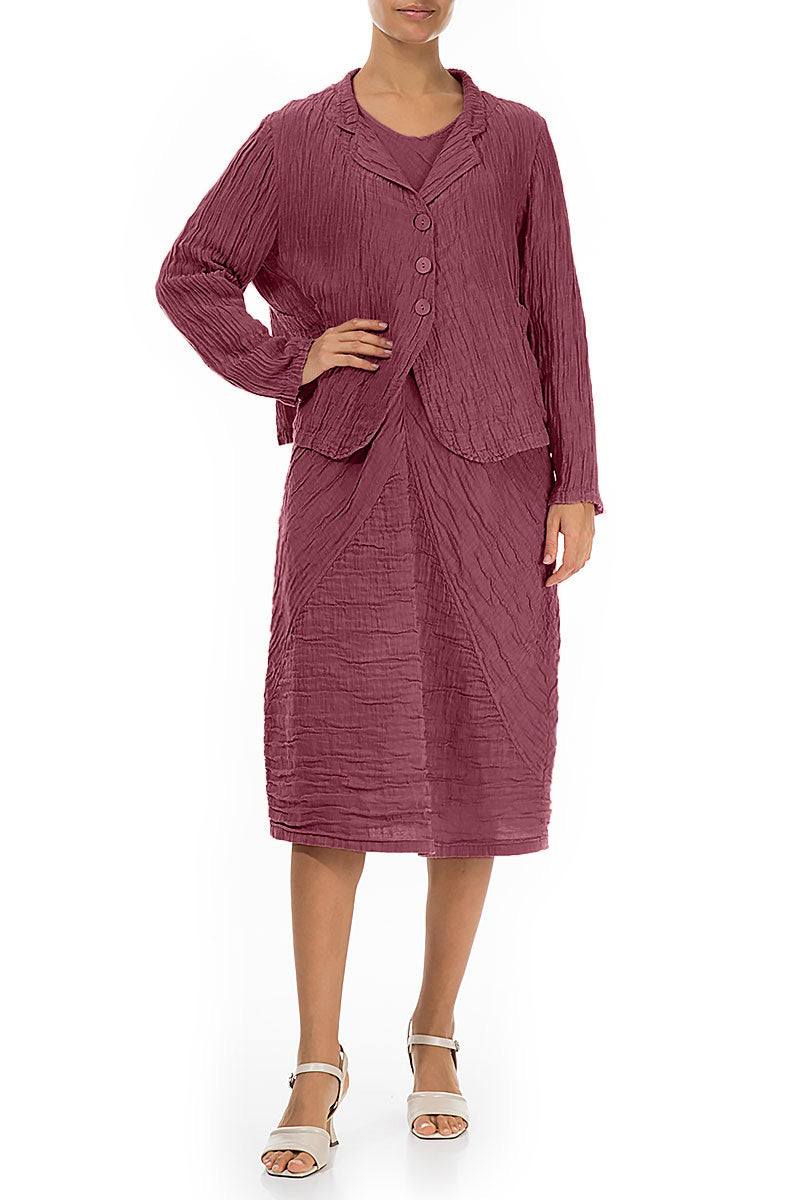 Kurze, zerknitterte Jacke aus antikrotem Seidensatin