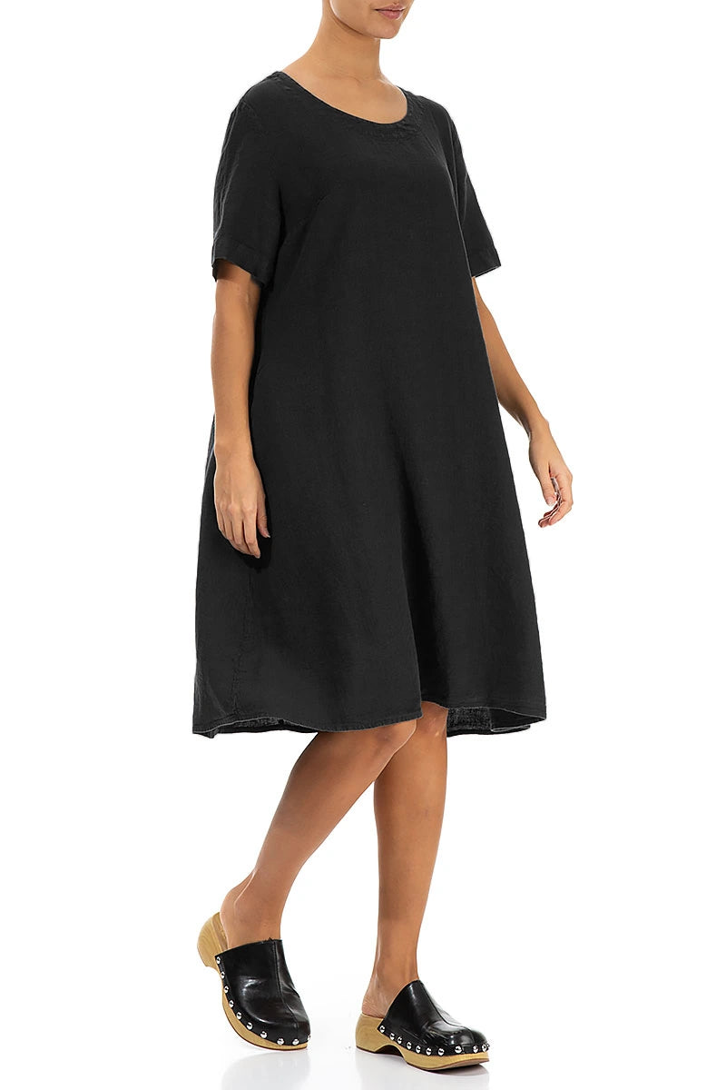 Kurzärmliges schwarzes Leinenkleid
