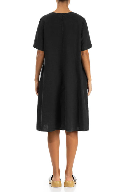 Kurzärmliges schwarzes Leinenkleid