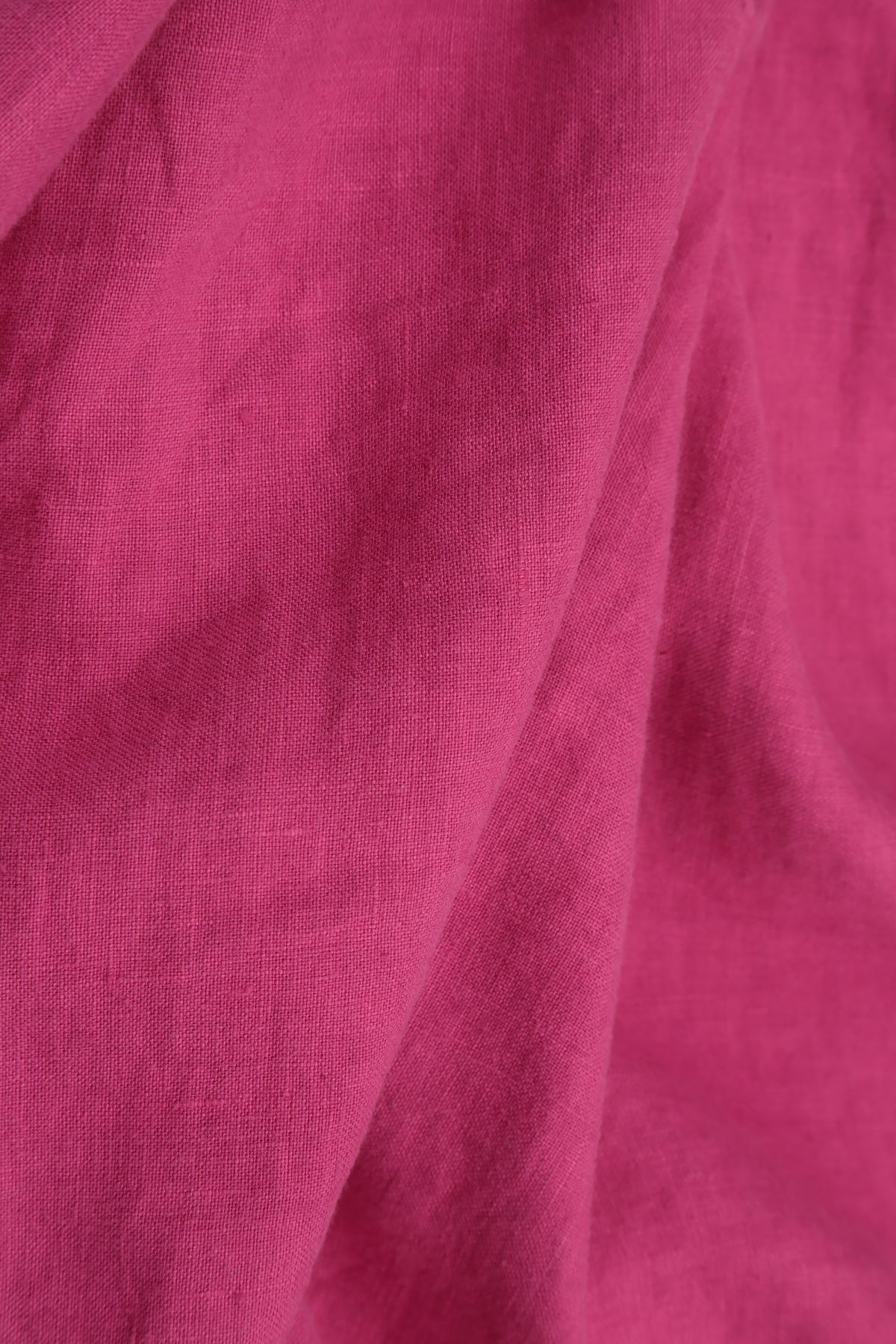 Robe courte en lin fuchsia sculptée à manches courtes