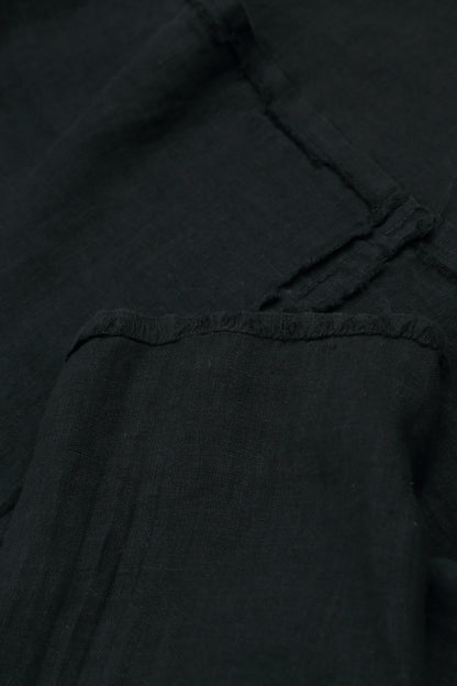 Ärmelloses asymmetrisches schwarzes Leinenkleid