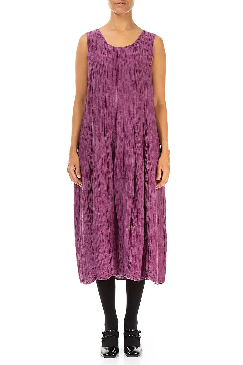 Robe sans manches en soie magenta froissée à volants