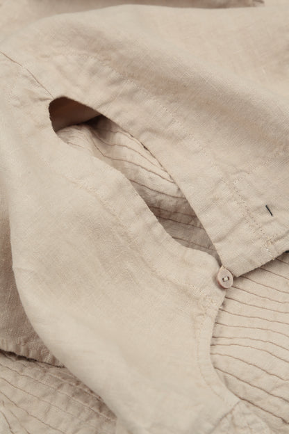Ärmelloses Leinenkleid in Beige mit Biesen