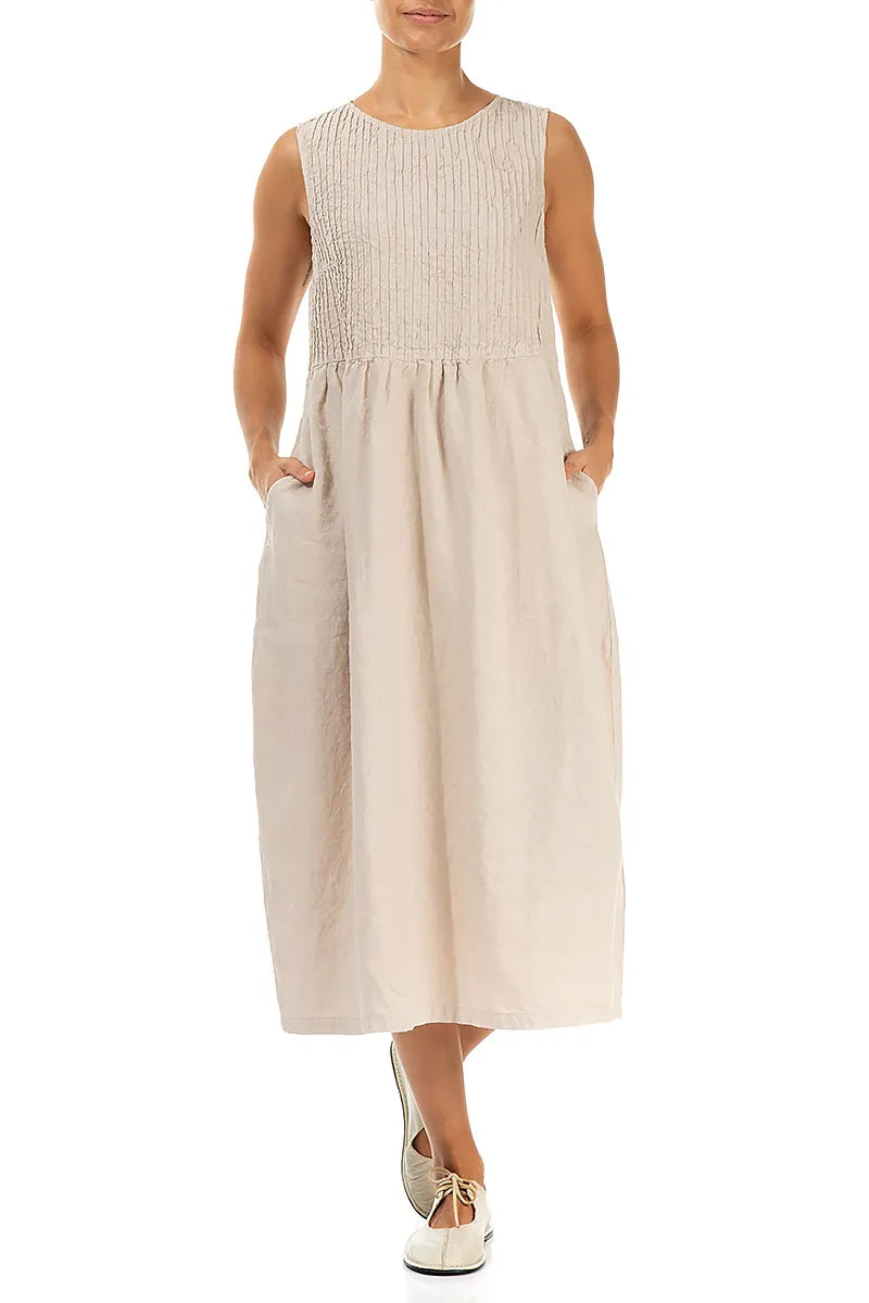 Ärmelloses Leinenkleid in Beige mit Biesen
