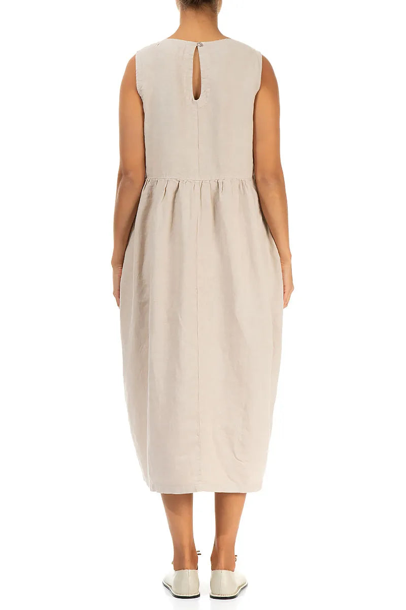 Ärmelloses Leinenkleid in Beige mit Biesen