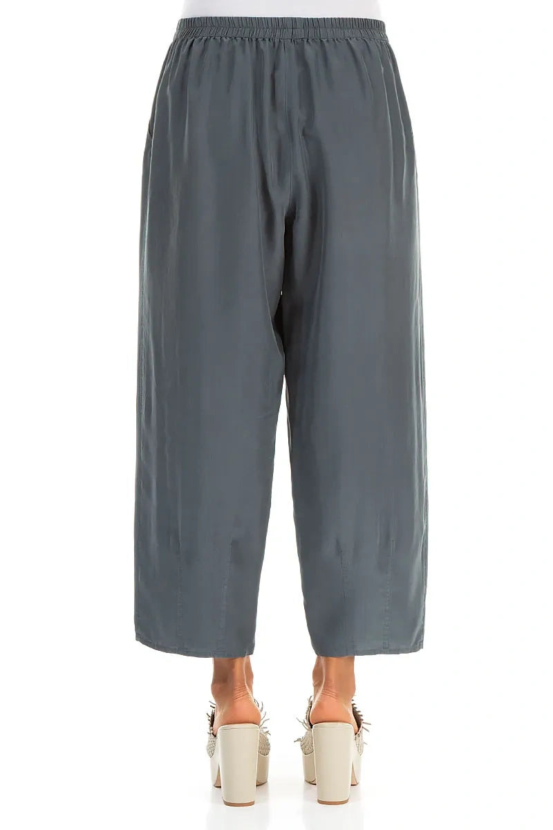 Leicht zulaufende, graphitfarbene Seidenhose