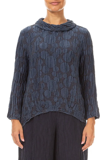 Weiche Bluse aus Circle-Seide und Leinen in Schieferblau mit Wasserfallausschnitt