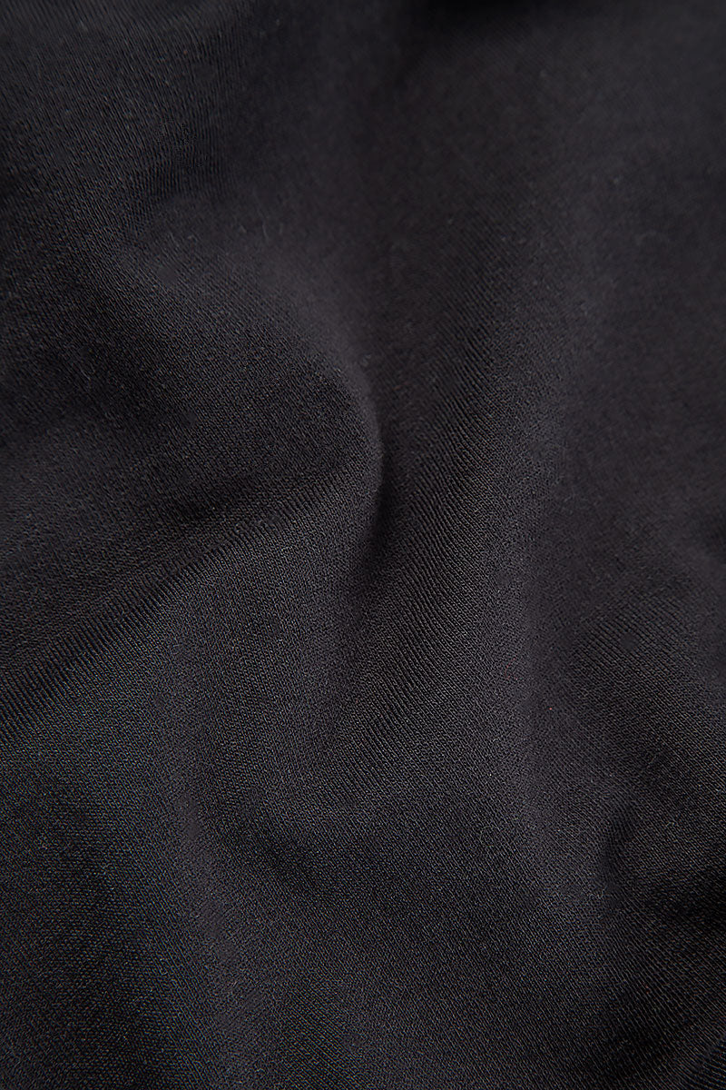 Langes ausgestelltes schwarzes Baumwollkleid