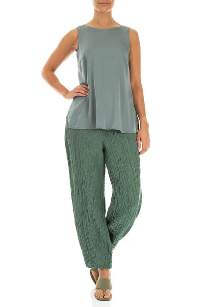 Konische Seidenhose mit Blumenmuster in Salbeigrün