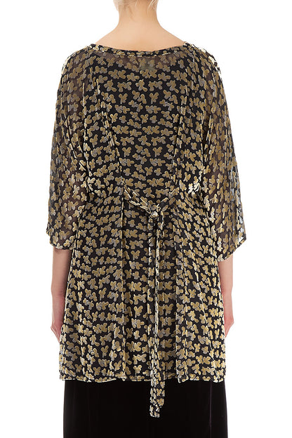 Tunika mit Bindebändern am Rücken, verziert mit Devoré-Blütenblättern und goldenem Seidensamt