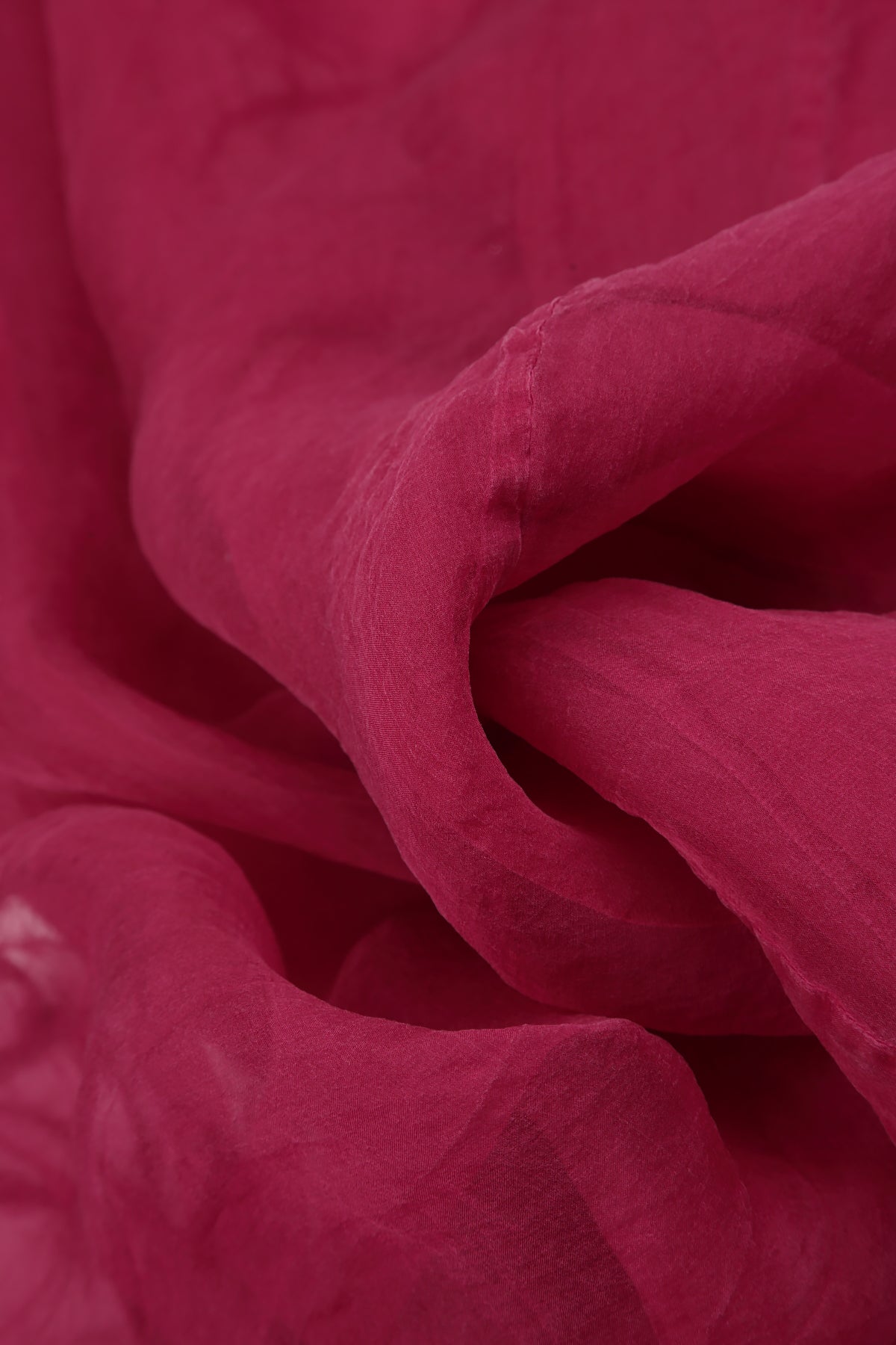 Veste en mousseline de soie fuchsia à nouer