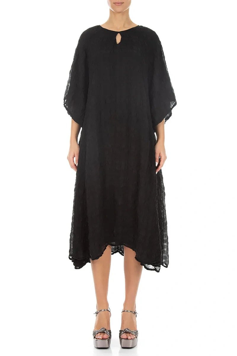 Gestuftes schwarzes Seidenkleid