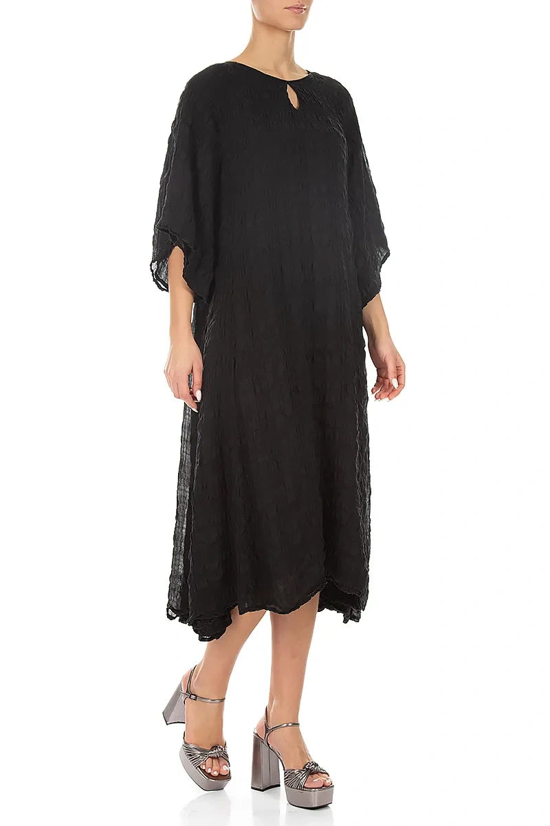 Gestuftes schwarzes Seidenkleid