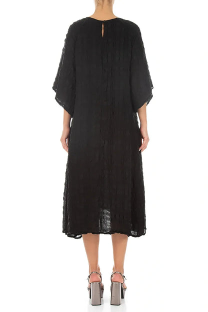 Gestuftes schwarzes Seidenkleid