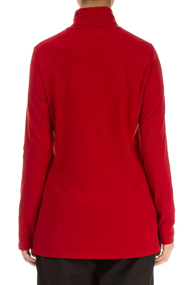 Rollkragenbluse aus kirschroter Baumwolle