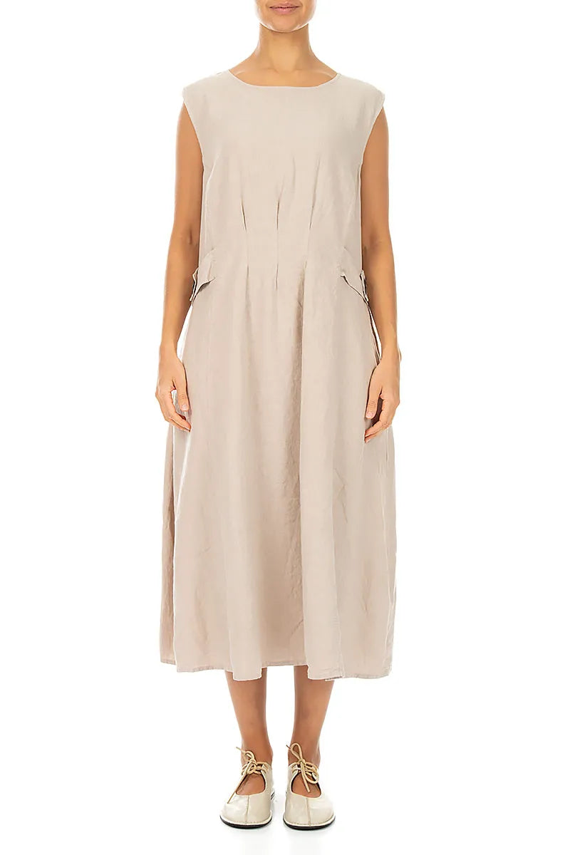 Tailliertes ärmelloses Leinenkleid in Beige