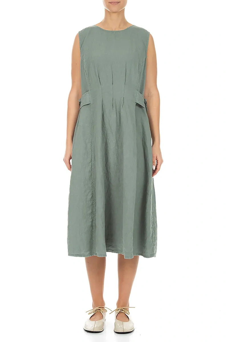 Tailliertes ärmelloses Leinenkleid in Salbeigrün