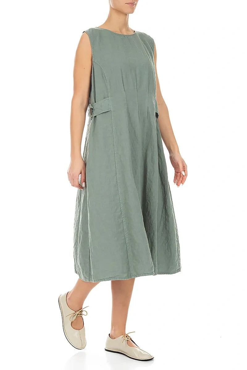 Tailliertes ärmelloses Leinenkleid in Salbeigrün