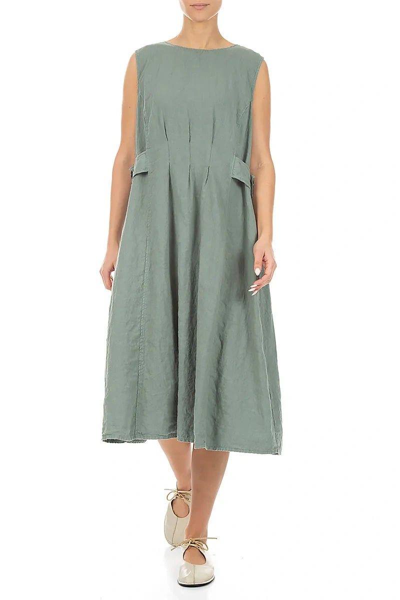 Tailliertes ärmelloses Leinenkleid in Salbeigrün