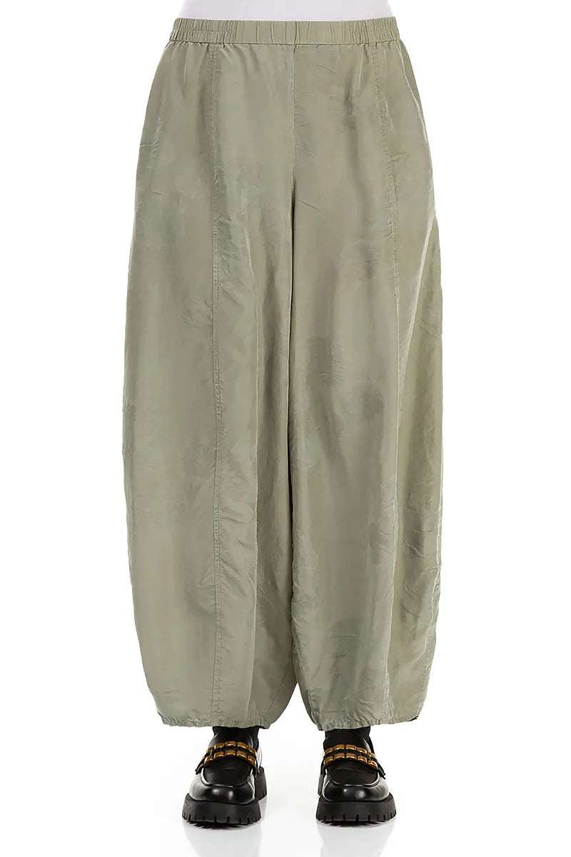 Pantalon large en soie à motif floral et brume forestière