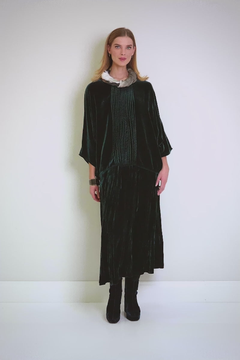 Bluse aus Pfauenseidensamt mit Falten vorne